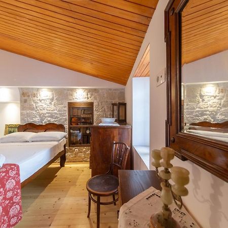 Antique Central Komiza House Nona Nika Dış mekan fotoğraf