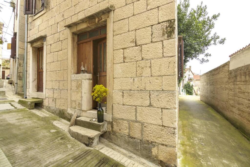 Antique Central Komiza House Nona Nika Dış mekan fotoğraf