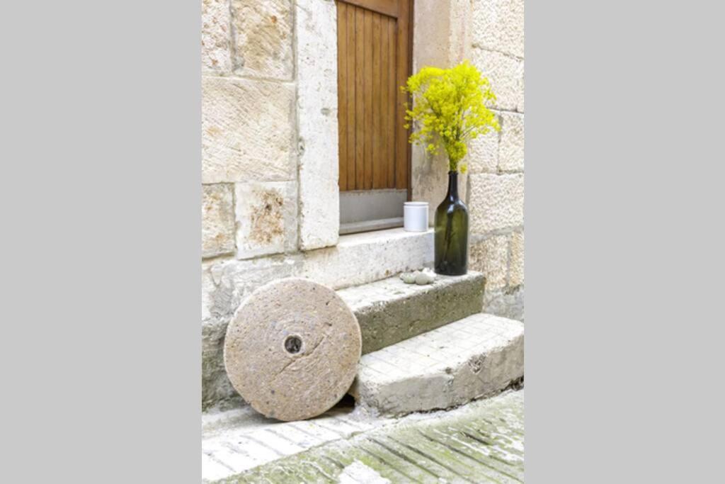 Antique Central Komiza House Nona Nika Dış mekan fotoğraf