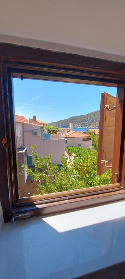 Antique Central Komiza House Nona Nika Dış mekan fotoğraf