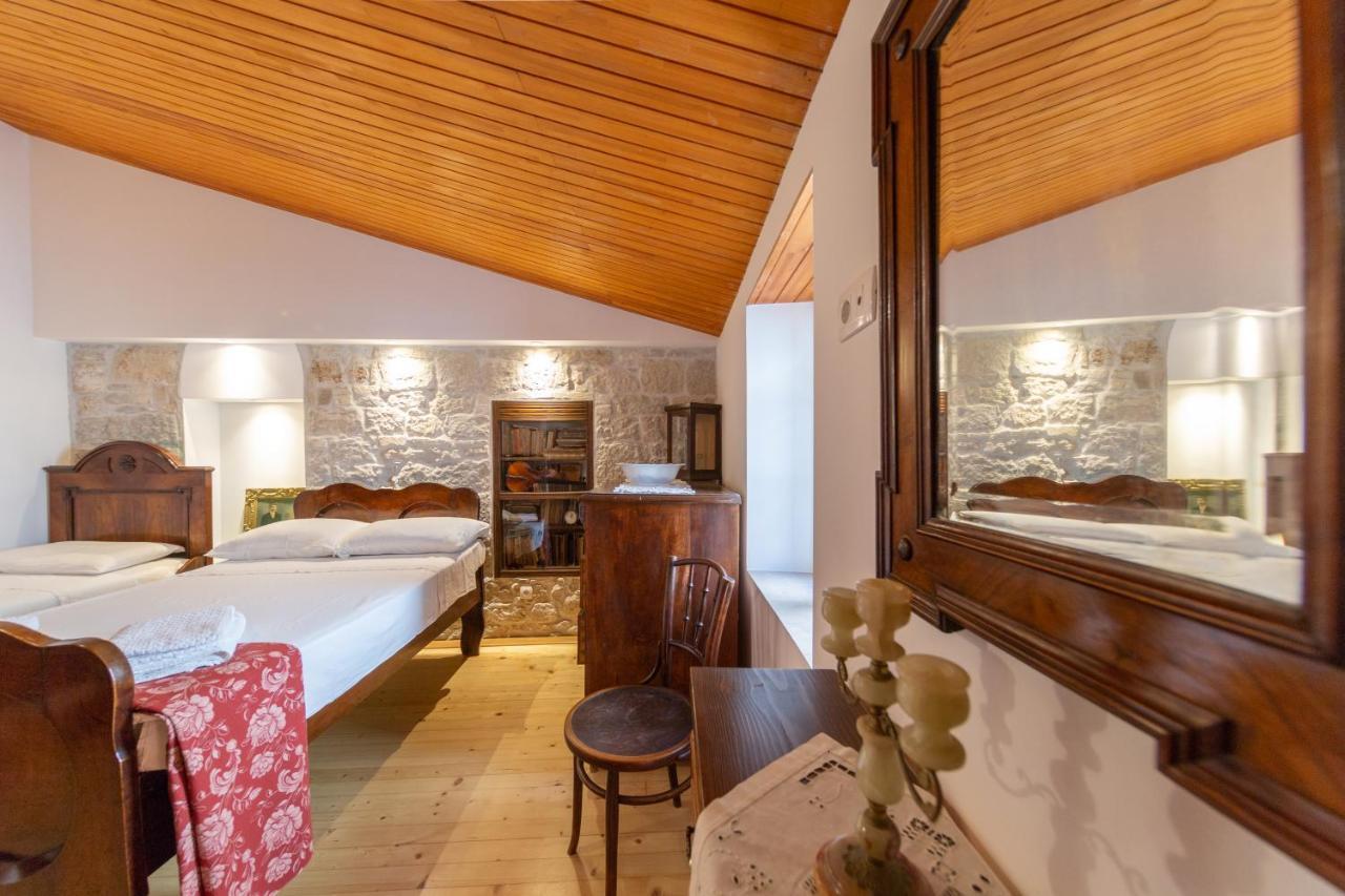 Antique Central Komiza House Nona Nika Dış mekan fotoğraf