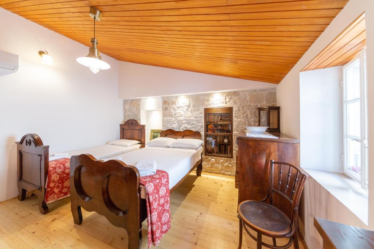 Antique Central Komiza House Nona Nika Dış mekan fotoğraf