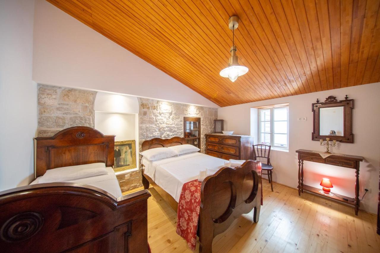 Antique Central Komiza House Nona Nika Dış mekan fotoğraf