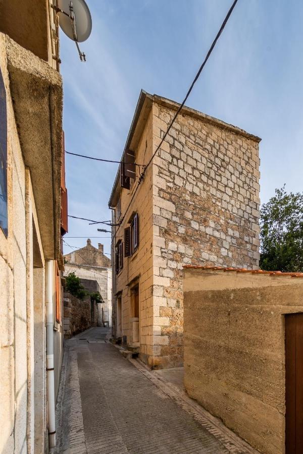 Antique Central Komiza House Nona Nika Dış mekan fotoğraf